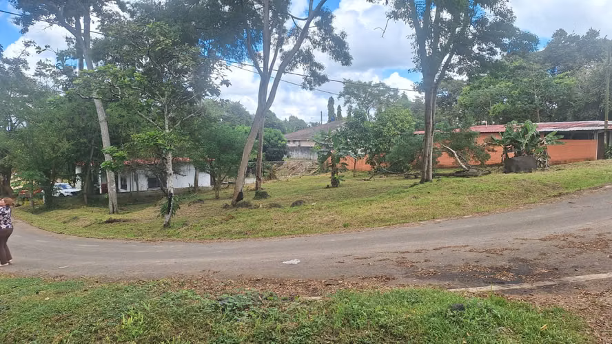 Terreno de 900m2, en Chorrera camino al Chorro