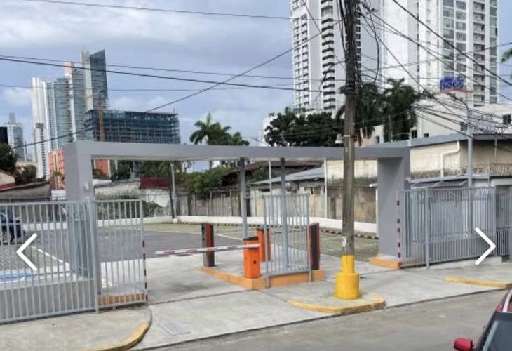 ÁGUILA BIENES RAÍCES ALQUILA ESTACIONAMIENTO COMPLETO