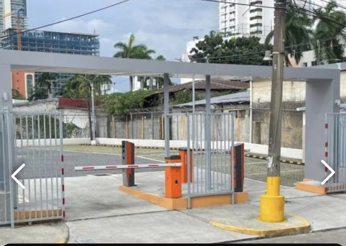 ÁGUILA BIENES RAÍCES ALQUILA ESTACIONAMIENTO COMPLETO
