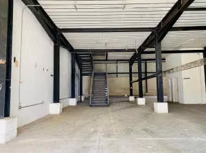 Venta de Local Comercial con 878m2 en Pacora PH Parque Las Americas 26-924SR