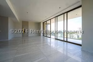 Venta de Apartamento con 387m2 en Santa Maria PH La Maison By Fendi 24-8093SR