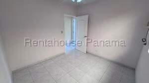 Venta de Casa con 391m2 en El Bosque PH El Doral 26-5130SR