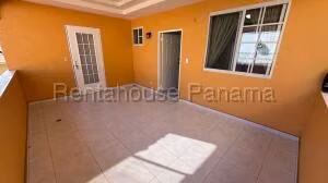 Venta de Casa con 391m2 en El Bosque PH El Doral 26-5130SR
