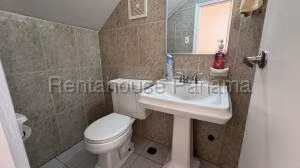 Venta de Casa con 391m2 en El Bosque PH El Doral 26-5130SR