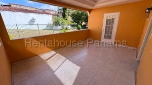 Venta de Casa con 391m2 en El Bosque PH El Doral 26-5130SR