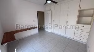 Venta de Casa con 391m2 en El Bosque PH El Doral 26-5130SR