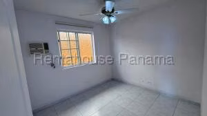 Venta de Casa con 391m2 en El Bosque PH El Doral 26-5130SR