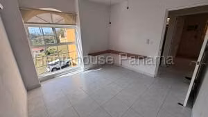 Venta de Casa con 391m2 en El Bosque PH El Doral 26-5130SR