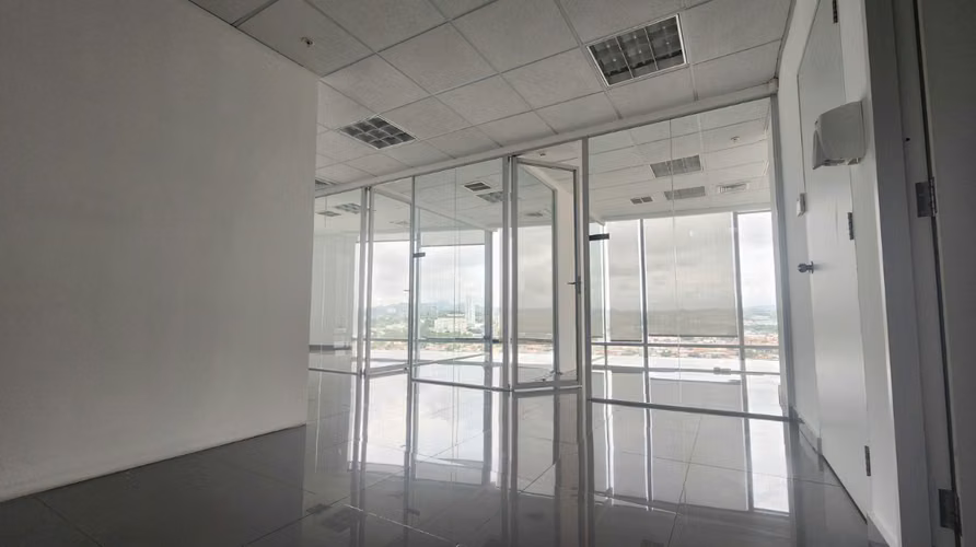 Se alquila oficina en PH Torre Aseguradora Ancón, Costa del Este - Imagen 3