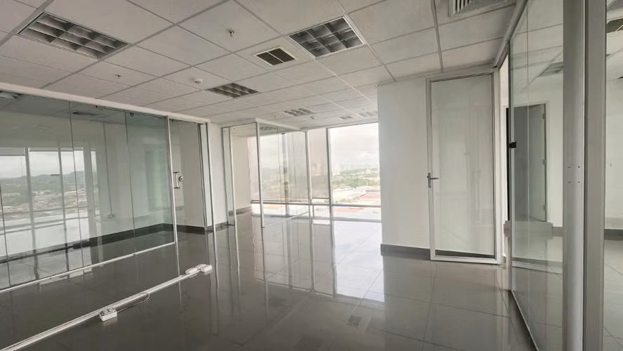 Se alquila oficina en PH Torre Aseguradora Ancón, Costa del Este - Imagen 5