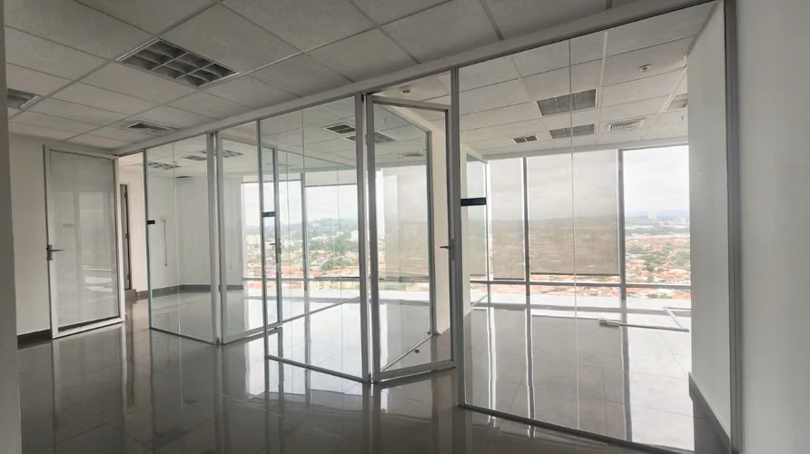 Se alquila oficina en PH Torre Aseguradora Ancón, Costa del Este - Imagen 1