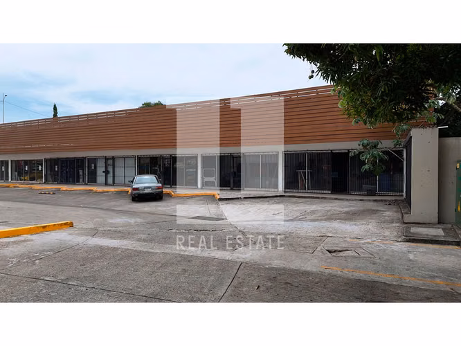 Se Alquila Local de 250m2 frente Via España - Imagen 3