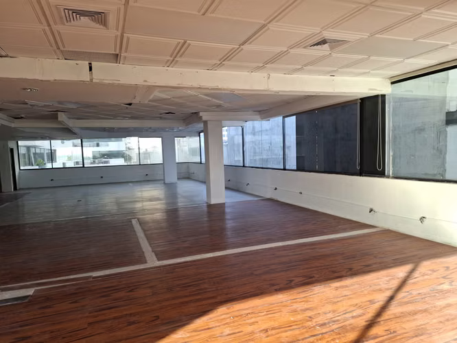 ALQUILO AVENIDA BALBOA OFICINA 230 MTS
