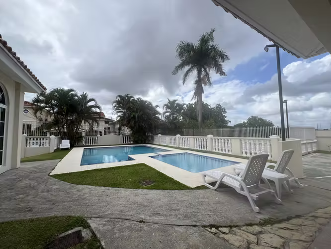 SE VENDE CASA – BOSQUES DE LAS CIBELES, ALTOS DE PANAMÁ