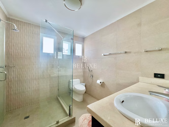 VENTA DE CASA DUPLEX CON PISCINA, OBARRIO (4)