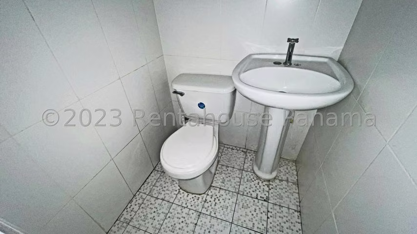 Alquiler de Oficina con 311m2 en Marbella PH Ocean Business 24-5007SR