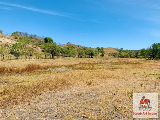 Venta de Terreno con 20000m2 en Los Santos  22-3850SR