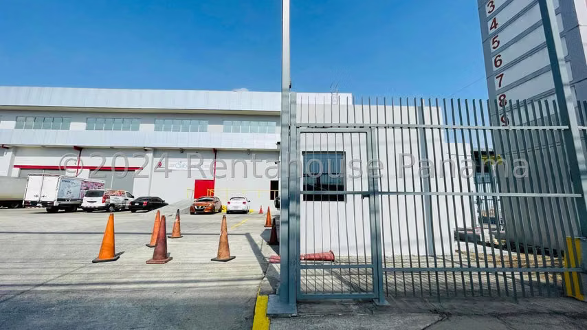 Venta de Bodega con 1121m2 en Tocumen PH Panamá Storage Solut 24-8176SR