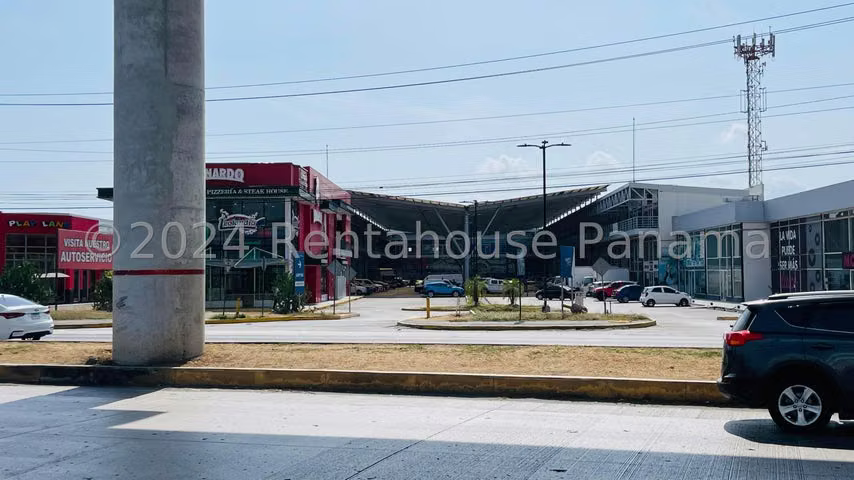 Venta de Bodega con 1121m2 en Tocumen PH Panamá Storage Solut 24-8176SR