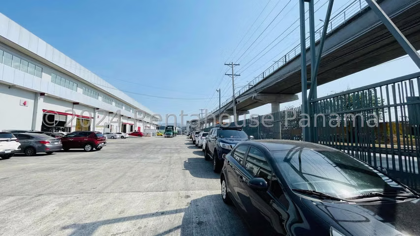 Venta de Bodega con 1121m2 en Tocumen PH Panamá Storage Solut 24-8176SR
