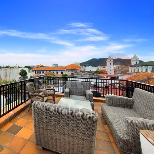 APARTAMENTO EN VENTA EN CASCO ANTIGUO – EXCLUSIVO PENTHOUSE – TERRAZAS, JACUZZI Y VISTAS PANORÁMICAS
