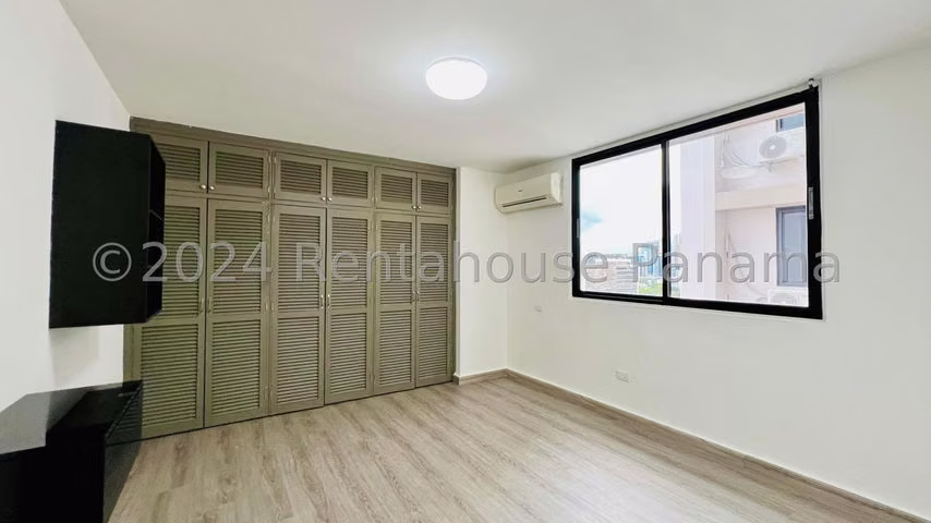 Venta de Apartamento con 116m2 en Obarrio PH Cancun 26-4127SR