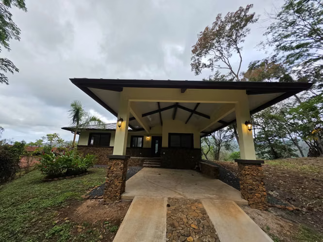 CASA EN VENTA EN ALTOS DEL MARÍA – DELICIOSO CLIMA | HERMOSA VISTA AL CERRO PICACHO