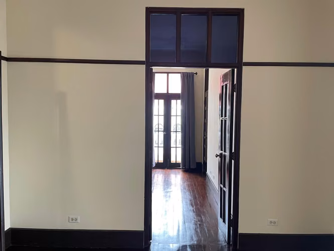 EXCLUSIVO APARTAMENTO EN CASCO ANTIGUO – HISTORIA, ESTILO COLONIAL, PLAYA Y VIDA CULTURAL - Imagen 13