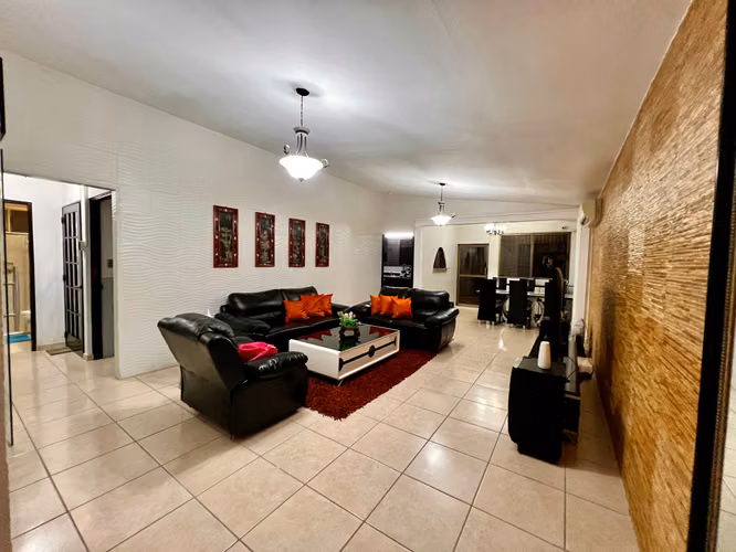 OPORTUNIDAD ÚNICA – CASA EN BRISAS DEL GOLF POR DEBAJO DEL AVALÚO - ÚLTIMO PRECIO