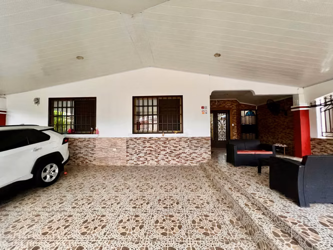OPORTUNIDAD ÚNICA – CASA EN BRISAS DEL GOLF POR DEBAJO DEL AVALÚO - ÚLTIMO PRECIO