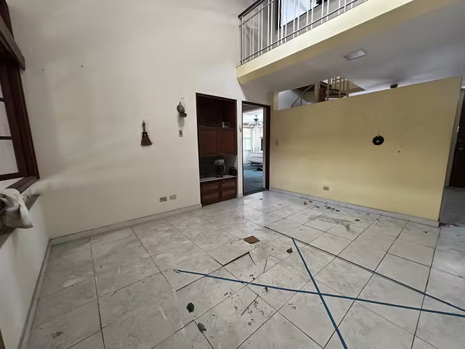 Espectacular casa de 4 niveles con amplios espacios en Villa de las Fuentes