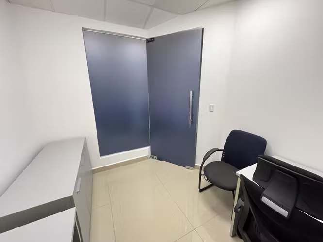 Alquiler de oficina en Ocean Business Plaza, Marbella