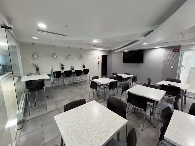 Alquiler de oficina en Ocean Business Plaza, Marbella