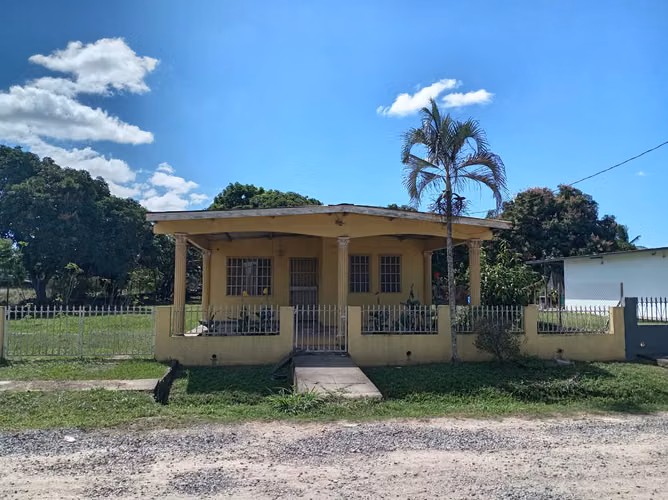Se Vende Casa con Terreno Amplio en Aguadulce por debajo del avalúo 78,000 - Imagen 2