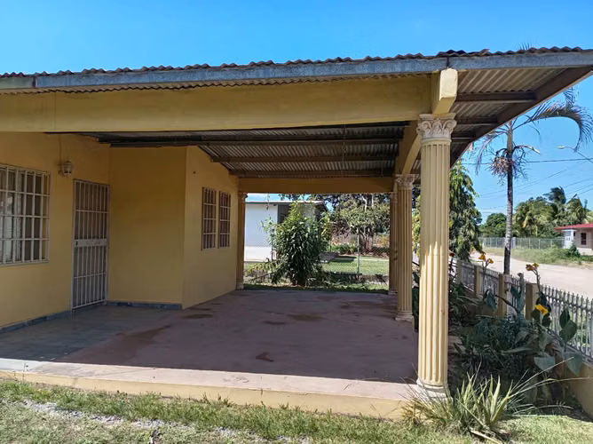 Se Vende Casa con Terreno Amplio en Aguadulce por debajo del avalúo 78,000 - Imagen 12
