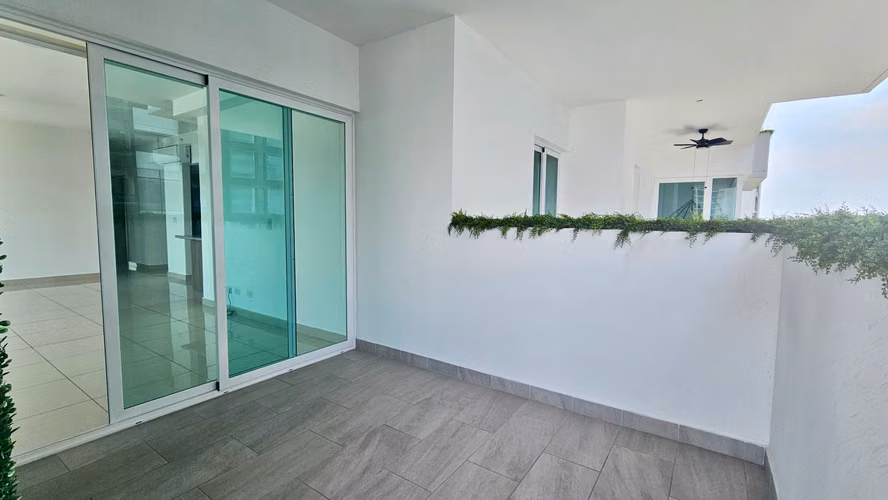 VENTA - Luminoso apartamento contemporáneo en Bella Vista - 111.04 m2