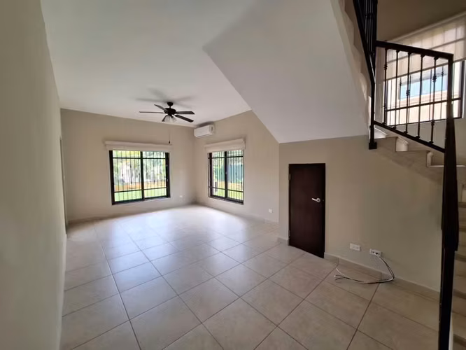 P. H. Embassy Club - Casa Unifamiliar de 4 Habitaciones– Clayton, Ancón, Panamá JC
