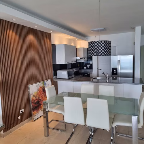Se alquila hermoso apartamento en Av Balboa
