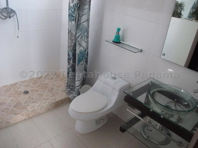Venta de Apartamento con 110m en San Francisco PH Terramar 26-5296SR