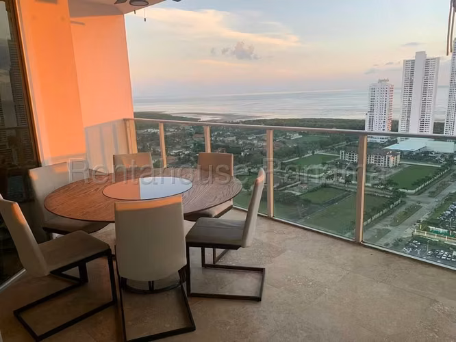 Venta de espectacular Apartamento remodelado en Costa del Este Ph Latitude Mts2: 341.59 PD