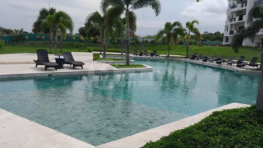 Venta de apartamento con vista al mar en PH Playa del Sol, San Carlos