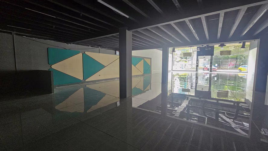 MÁXIMA VISIBILIDAD EN VIA BRASIL - Frente a la calle - 815 m2