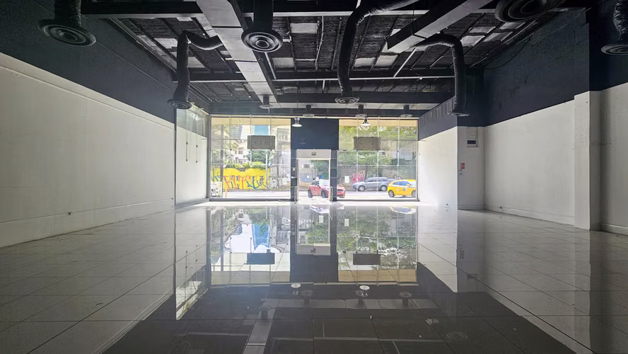 MÁXIMA VISIBILIDAD EN VIA BRASIL - Frente a la calle - 815 m2