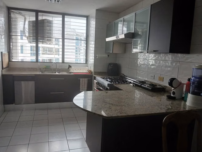 Vendo hermoso y céntrico apartamento en Marbella / Av. Balboa - Imagen 7