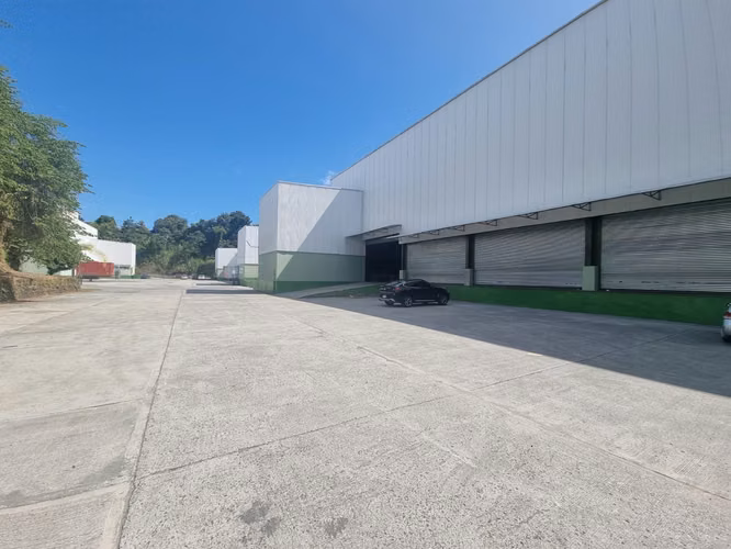 Alquiler de galera en Mañanitas, Tocumen, 2,740m2