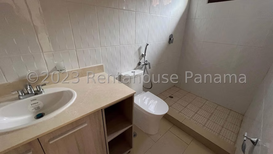 Venta de amplia Casa en Costa Sur, El Doral con 4 recamaras Mts2: 351.80 PD