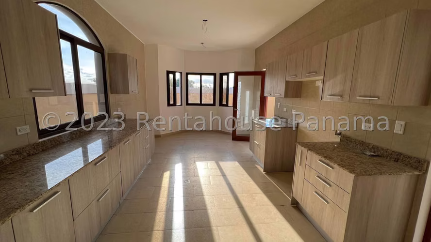 Venta de amplia Casa en Costa Sur, El Doral con 4 recamaras Mts2: 351.80 PD