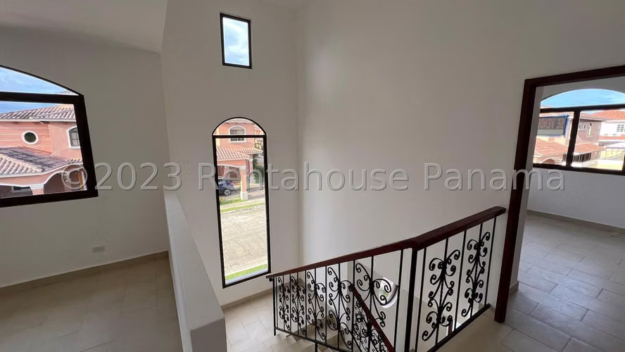 Venta de amplia Casa en Costa Sur, El Doral con 4 recamaras Mts2: 351.80 PD