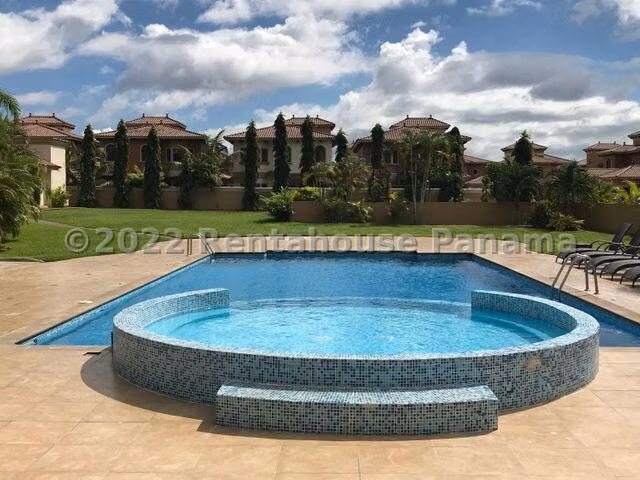 Venta de amplia Casa en Costa Sur, El Doral con 4 recamaras Mts2: 351.80 PD