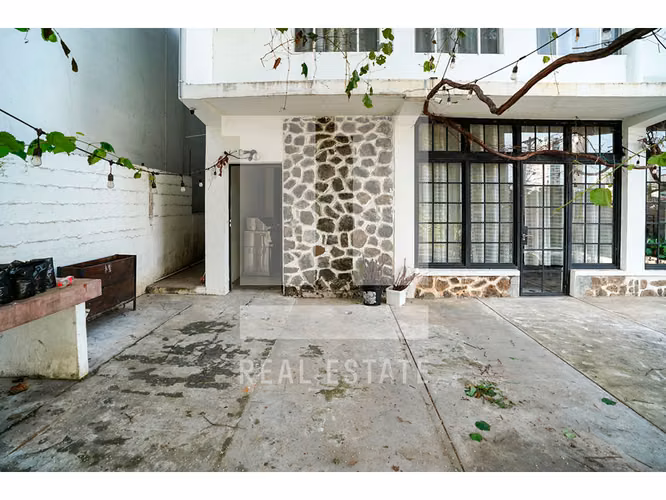 Se Vende Chalet Comercial en San Francisco - Imagen 2